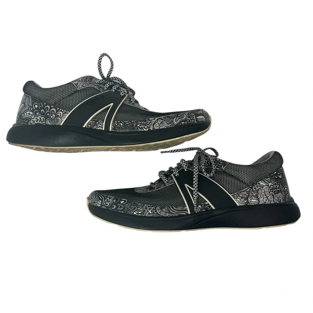 Algeria Women’s Traq Qarma Black/White Wild Child Black‎ Leather Sneakers sz 42
